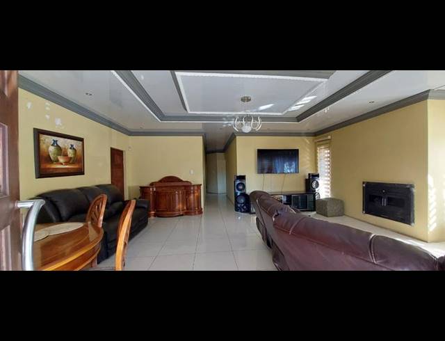 5 BEDROOM HOUSE FOR SALE IN CLARINA